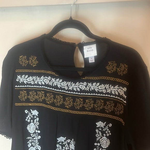 Knox Rose Black Mini Dress with White and Gold Embroidery size medium - Picture 2 of 6